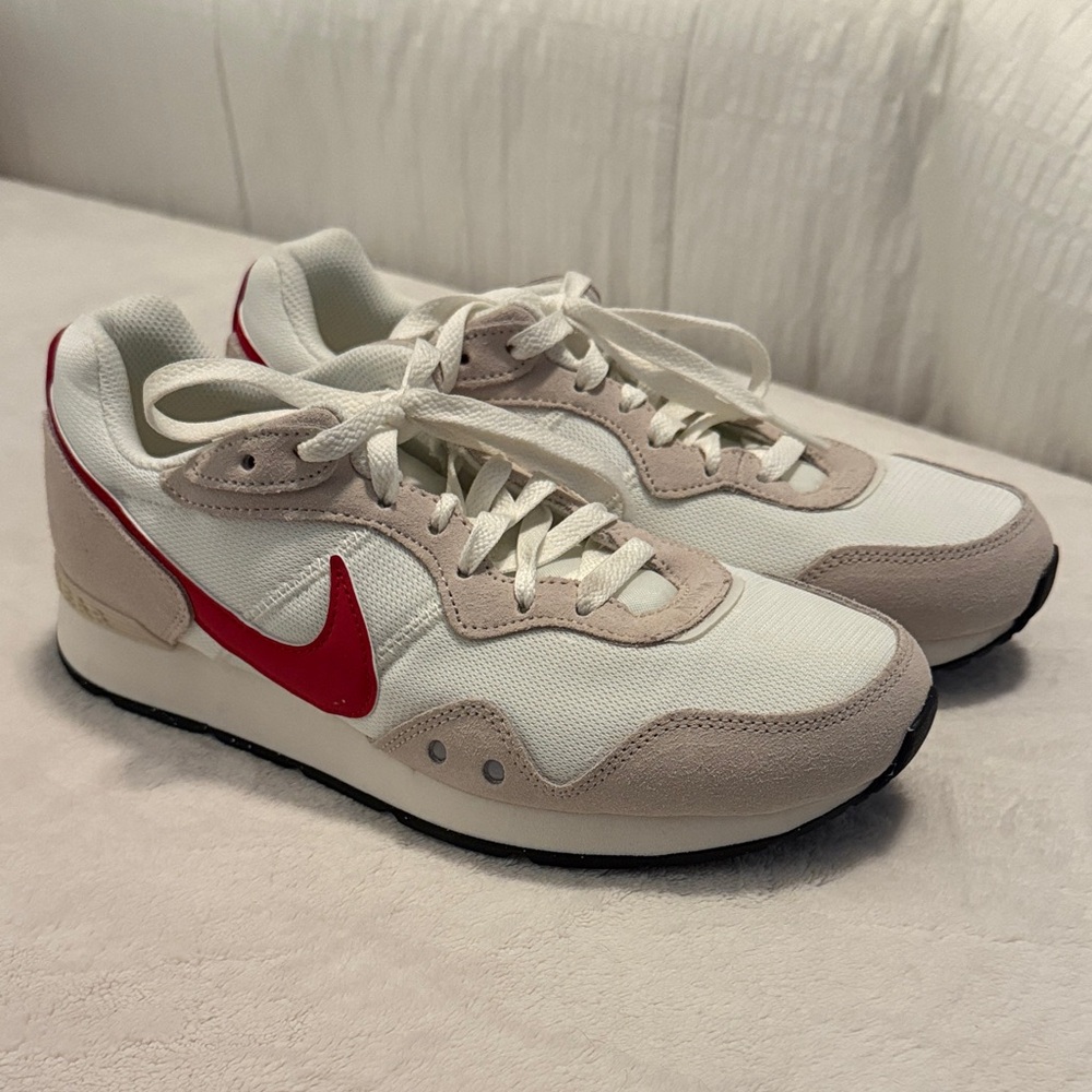 Nike Women's Sneakers - White and Red